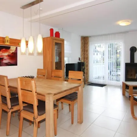 Holiday home Doppelhaushaelfte Ruegentraum In Glowe