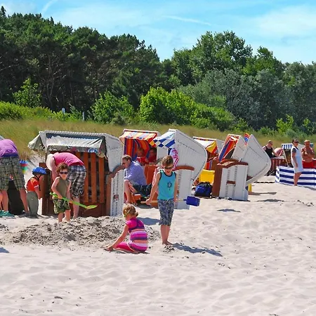 Holiday home Doppelhaushaelfte Ruegentraum In
